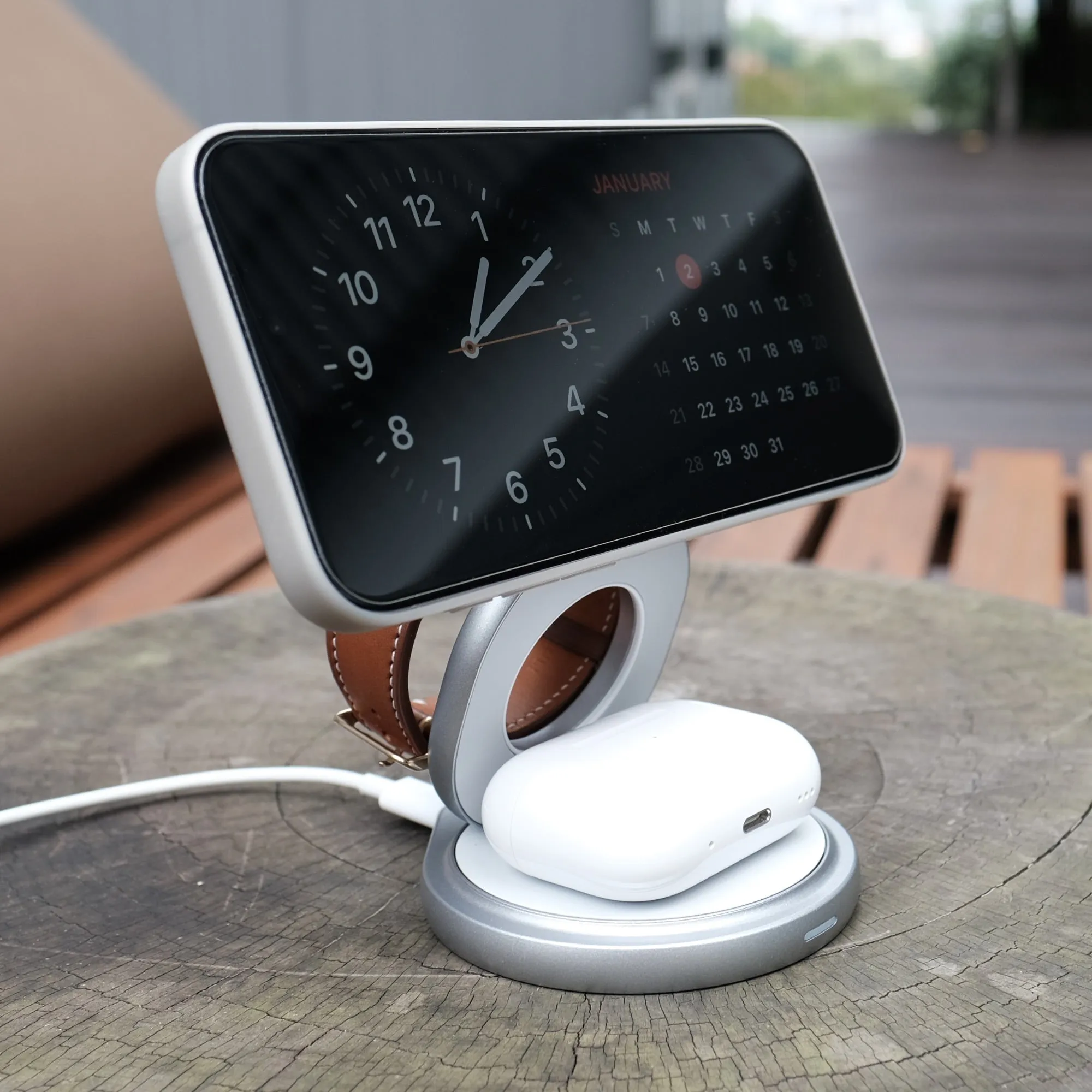 The Nexus 3-in-1 Wireless MagSafe Charger